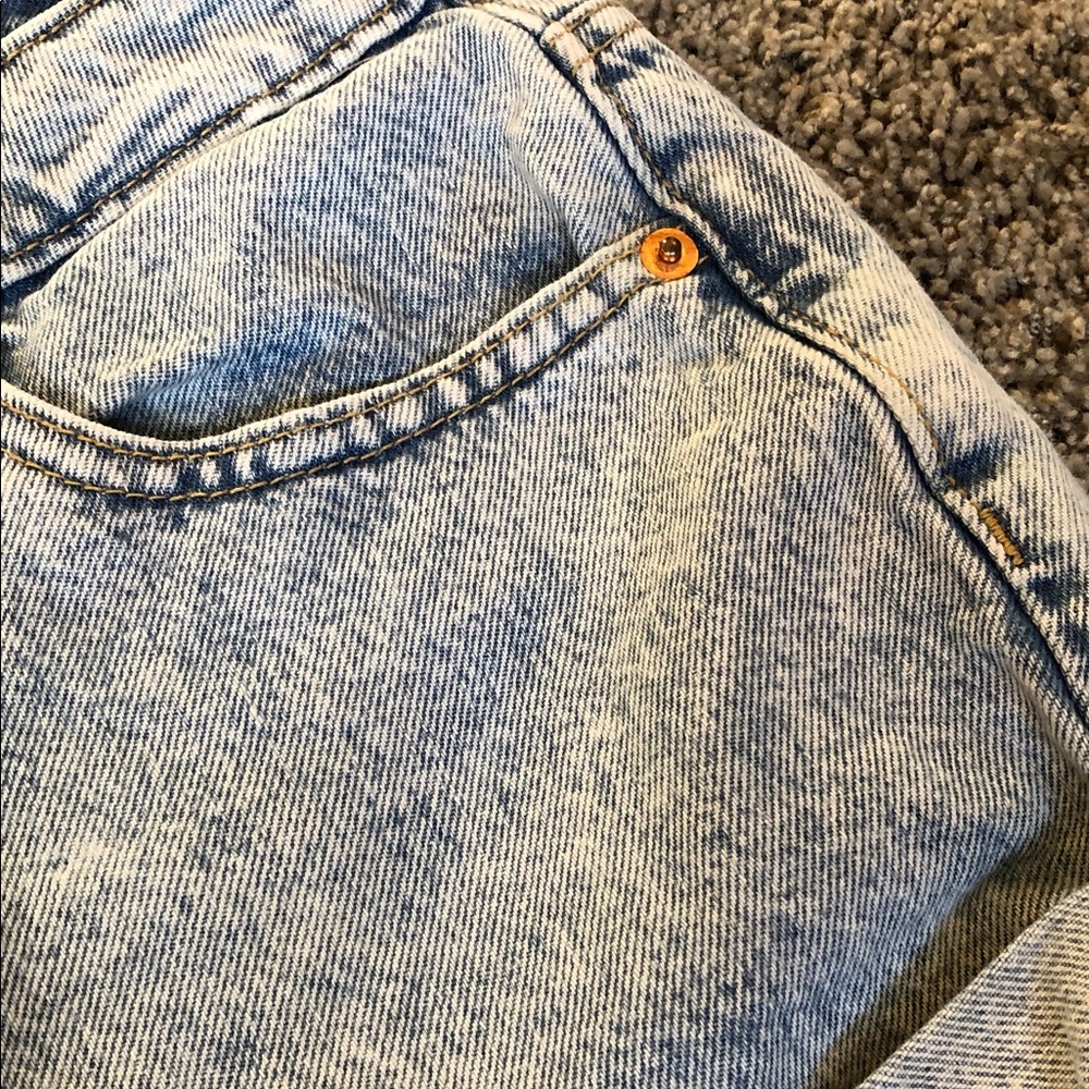 Wild Fable Vintage-Style Light Stonewash Denim Roll-Cuff Women’s Shorts size 2 - Picture 3 of 8